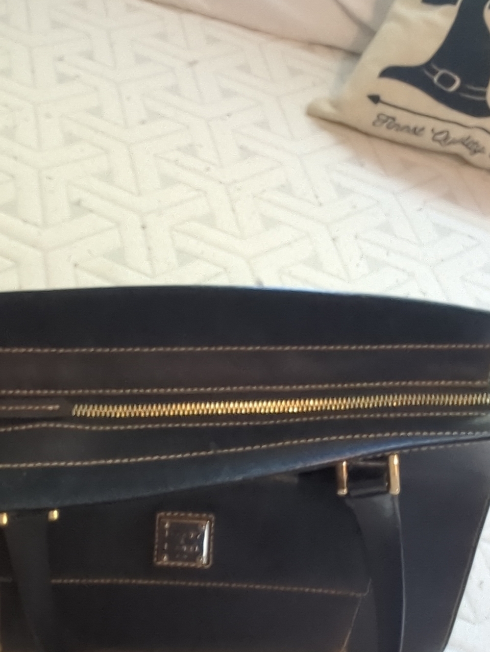 Authentic Dooney & Bourke Black Saffiano Leather Tote Bag 🛍️ - 😎 Cute! - Picture 8 of 11